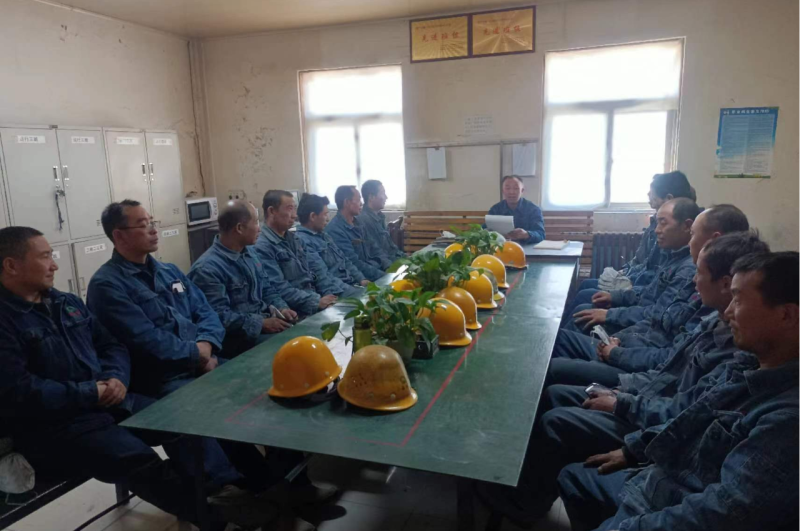 凝心聚力 穩(wěn)中求進(jìn) &mdash;&mdash;工投公司電解一車(chē)間運(yùn)行三班全力以赴做好安全生產(chǎn)工作