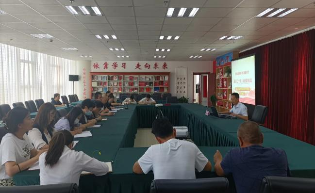 化工公司和書院公司聯(lián)合黨支部 召開(kāi)&ldquo;慶七一 學(xué)精神 講黨課 過(guò)生日 溫誓詞  喜迎二十大&rdquo;主題黨日活動(dòng)
