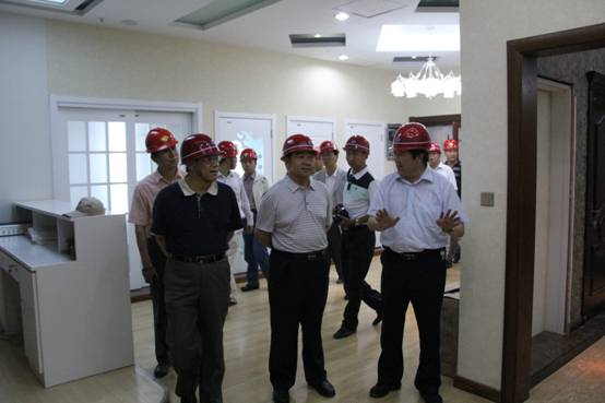 青海省經(jīng)濟委員會黨組書記、主任，省國資委  黨委副書記、副主任吳海昆實地考察物產(chǎn)集團重點項目