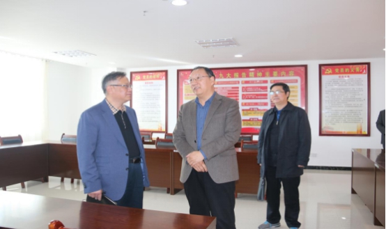 省委常委、省總工會(huì)主席馬吉孝等一行蒞臨青海物產(chǎn)集團(tuán)公司視察，調(diào)研指導(dǎo)道路貨運(yùn)企業(yè)建會(huì)、貨運(yùn)司機(jī)入會(huì)等工作