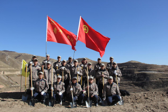 有一種奉獻(xiàn)叫&ldquo;五四精神&rdquo;，有一種擔(dān)當(dāng)叫&ldquo;青年突擊隊&rdquo;