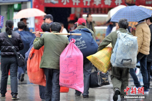 聚焦春節(jié)&ldquo;恐歸族&rdquo;：近鄉(xiāng)情怯，恐懼何來？(圖)