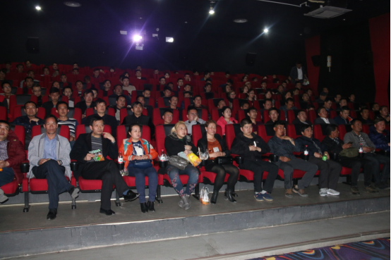 青物集團(tuán)黨委集中組織觀看優(yōu)秀紀(jì)錄片《厲害了，我的國》